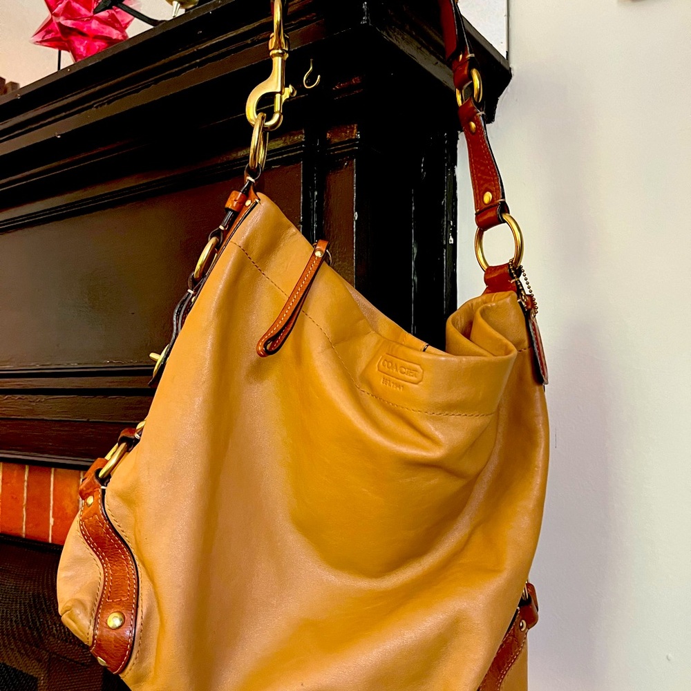 Vintage Coach tan leather satchel